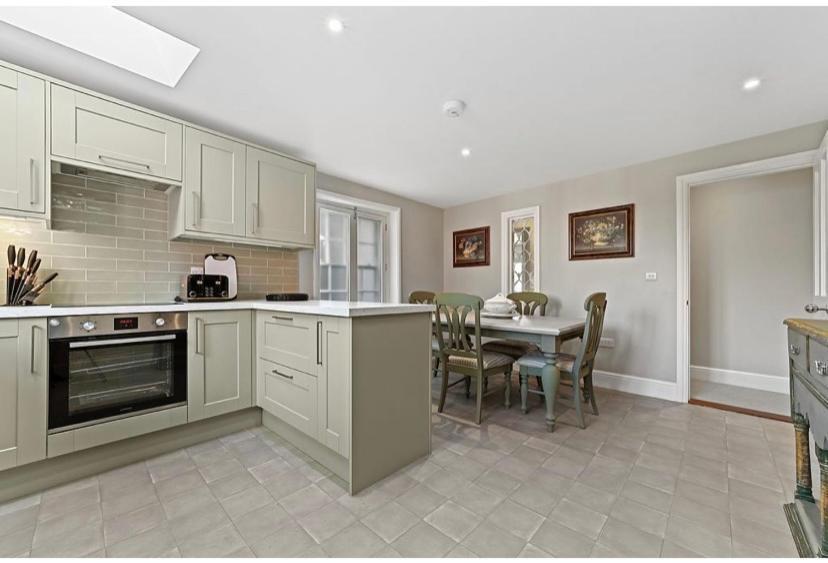 Bury St. Edmunds 119 Northgate St - Delightful One Bedroom Apartment With Fantastic Living Space מראה חיצוני תמונה